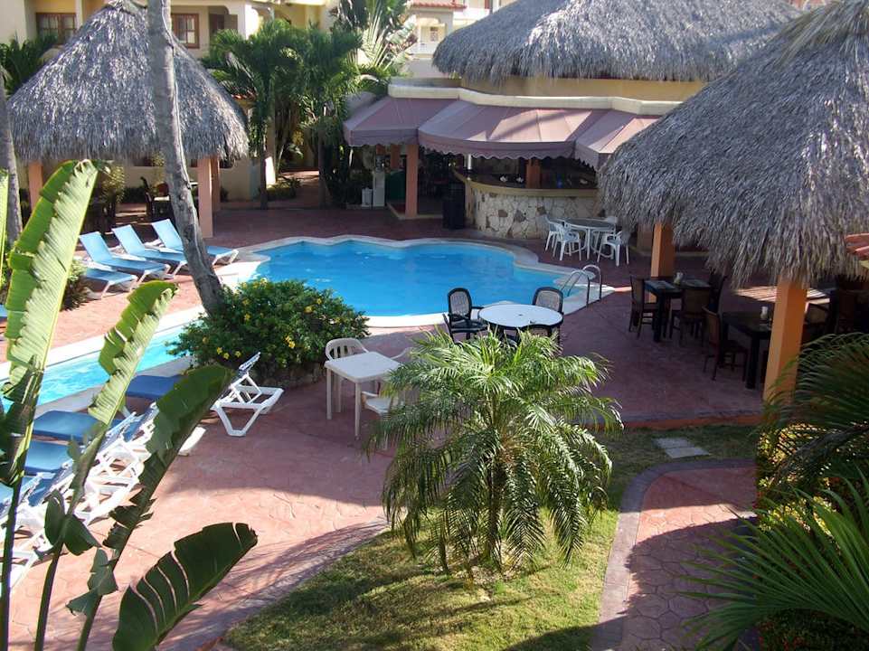 Blick auf Bar und Pool vom Zimmer aus whala!bávaro