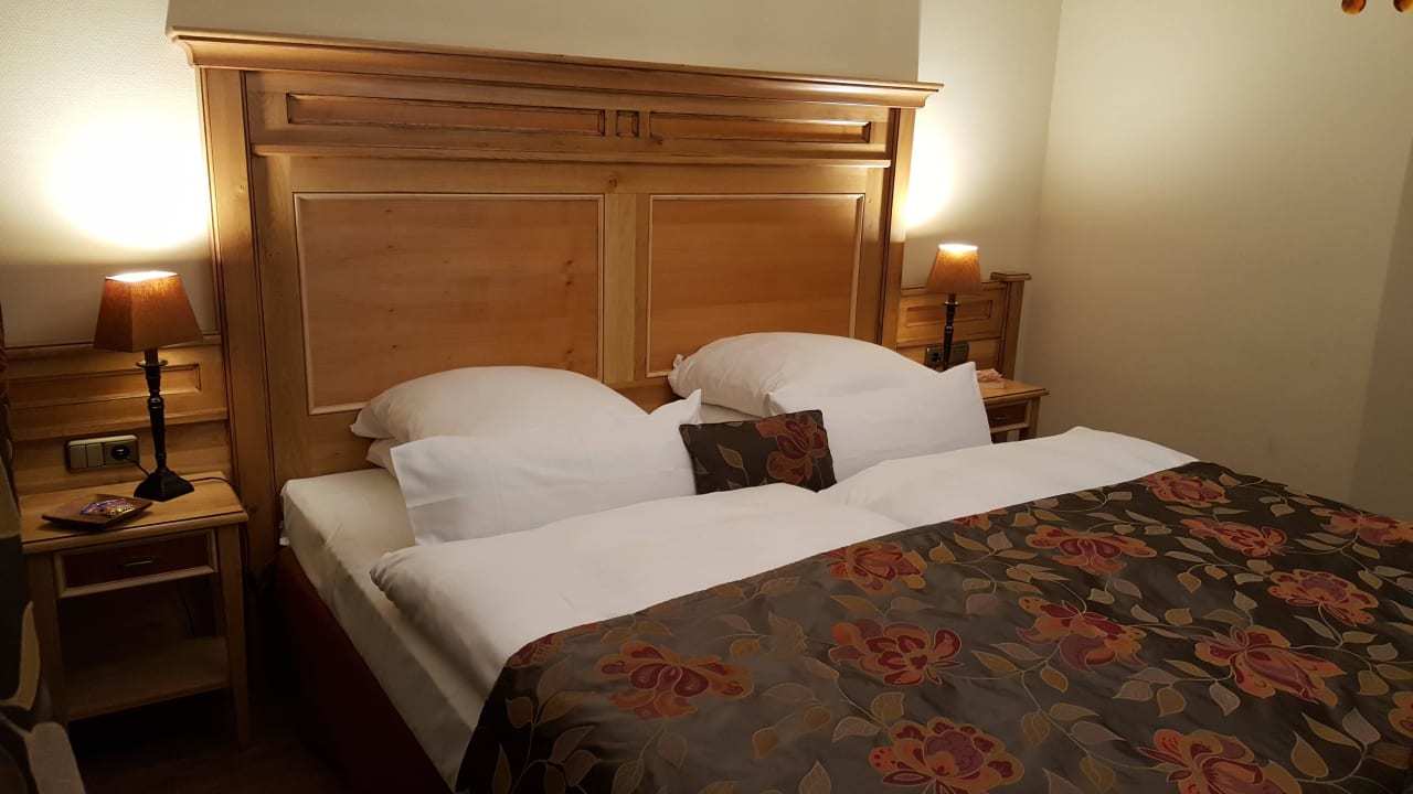 Das große bequeme Doppelbett Hotel Ampervilla
