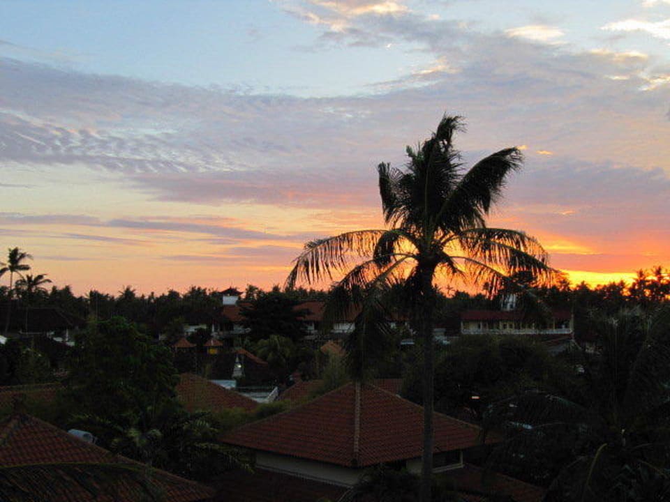 Complesso dell'hotel al tramonto Hotel Vila Ombak