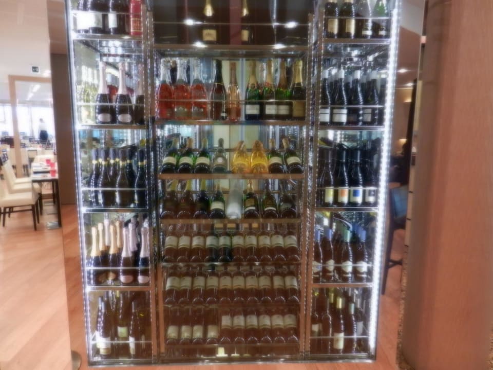 Riesiger Weinkühlschrank Green Village Resort - Hotel & Aparthotel