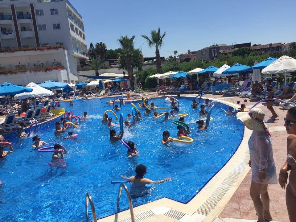 Pool Side Prenses Resort & Spa