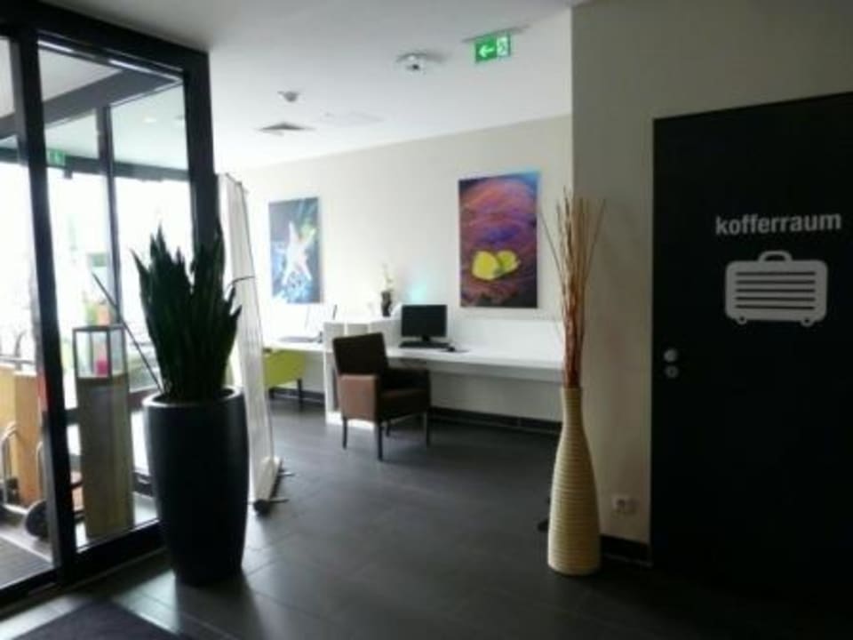 Eingang mit Gepäckraum Friendly Cityhotel Oktopus
