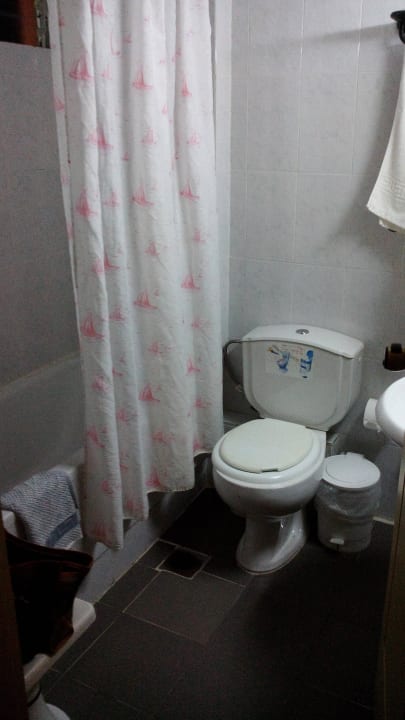 Badezimmer. Etwas klein, aber sauber Rethymno Village