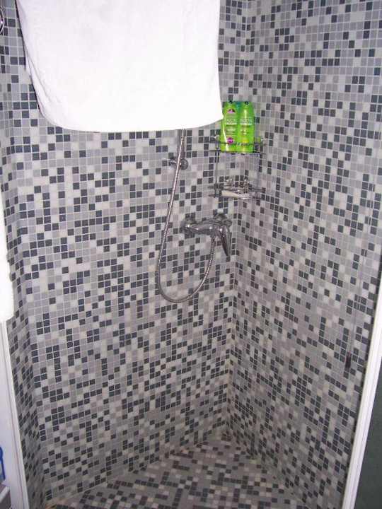 Schöne, große, moderne Dusche... Villa La Reggia