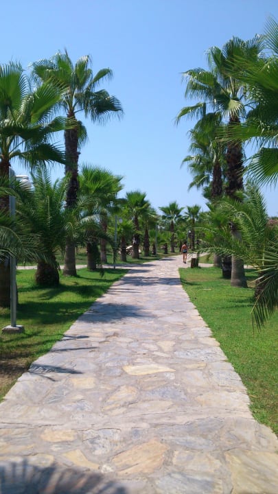 Weg zum Strand Club Grand Side