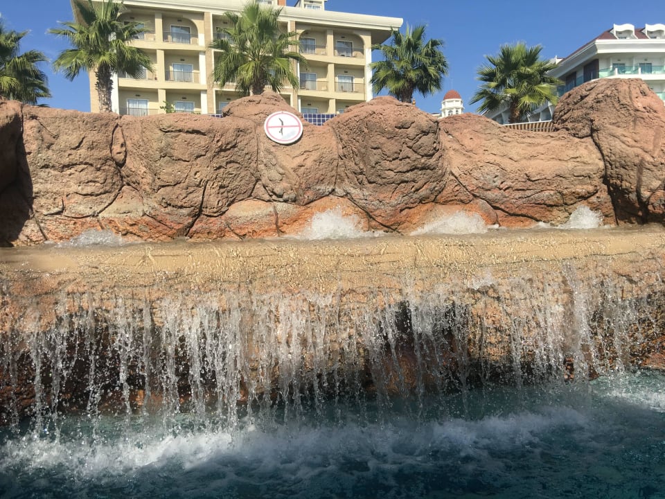 Wasserfall an der Poolbar Adalya Resort & Spa - Adults Only