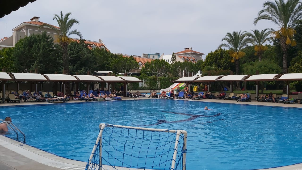 Pool Side Breeze Hotel
