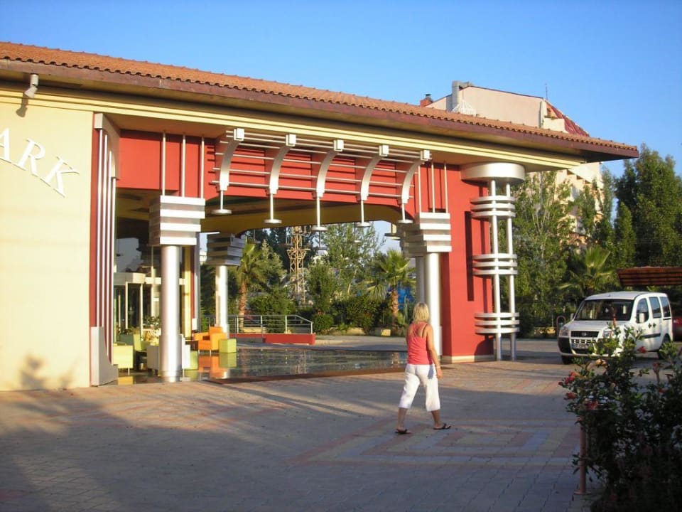 Hotelvorfahrt Hotel Orfeus Park