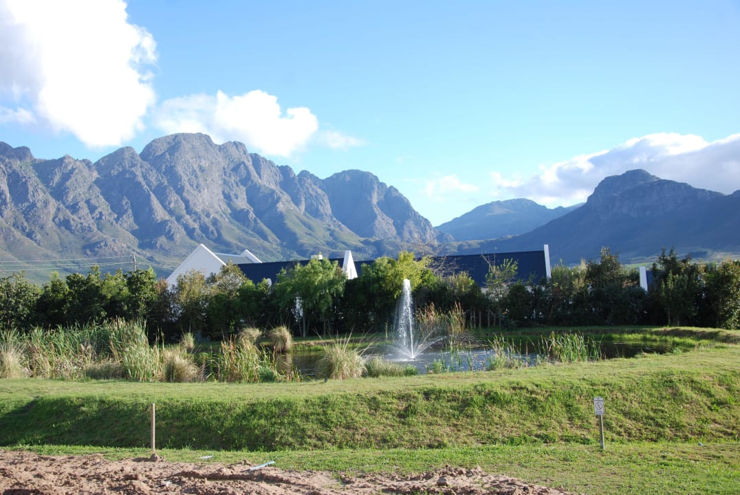 Blick zum/über den Teich Hotel La Cabriere Country House