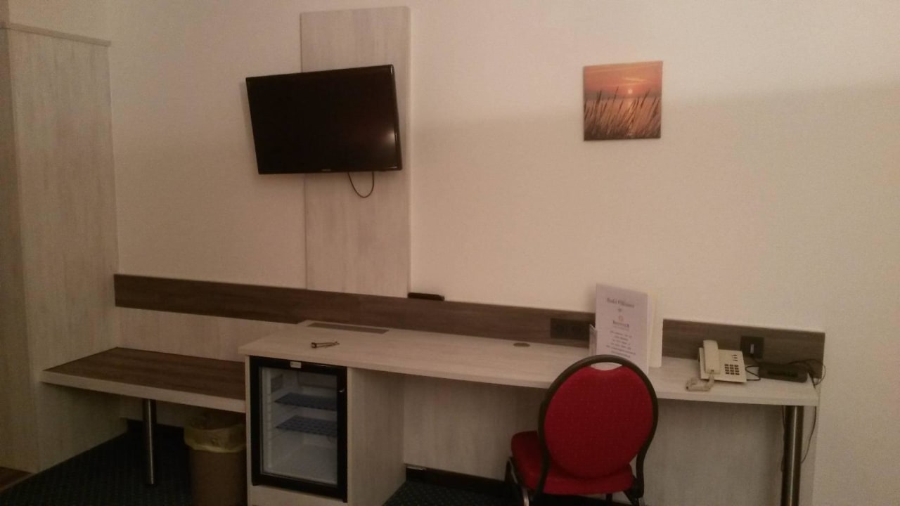 Zimmer Schreibtisch TV Tel Brenner Hotel