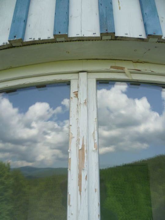 Fassade total verwittert Hotel Ahornhof