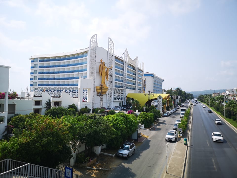 Außenansicht Azura Deluxe Resort & Spa Hotel