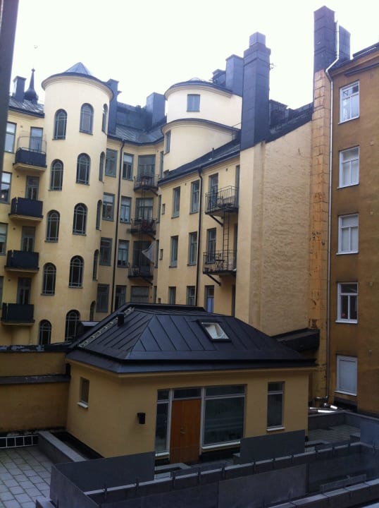 Innenhof Hotel Ibis Styles Stockholm Odenplan