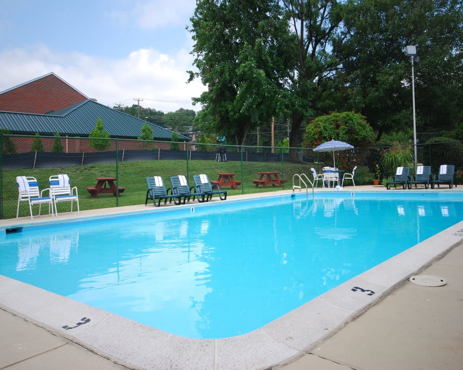 Seasonal Pool Hotel Quality Inn Mt. Vernon