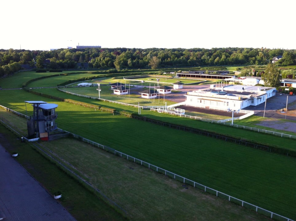 Blick zur Rennbahn vom DZ aus NH Hamburg Horner Rennbahn