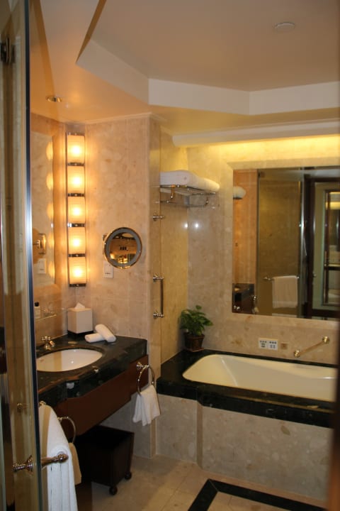 Bad Hotel The Peninsula Bangkok