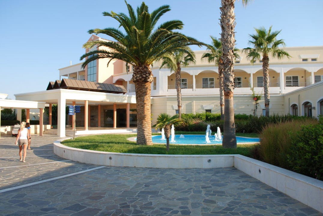 Haupteingang Neptune Luxury Resort