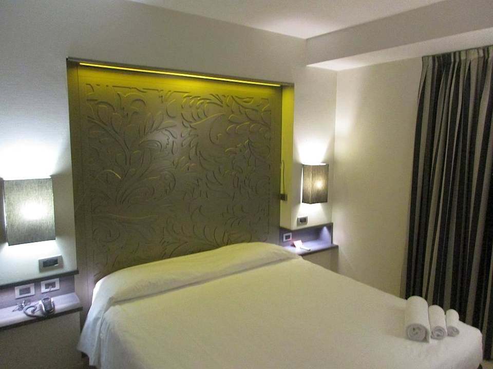 Bett Hotel Diplomatic