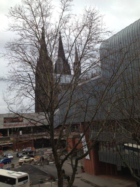 Rechts das Hotel Modial, im Hintergrund der Dom Hotel Mondial am Dom Cologne- MGallery