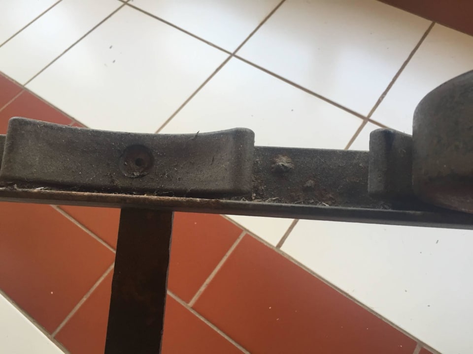 Rostige schmutzige Hantelablage Sirenis Tropical Varadero