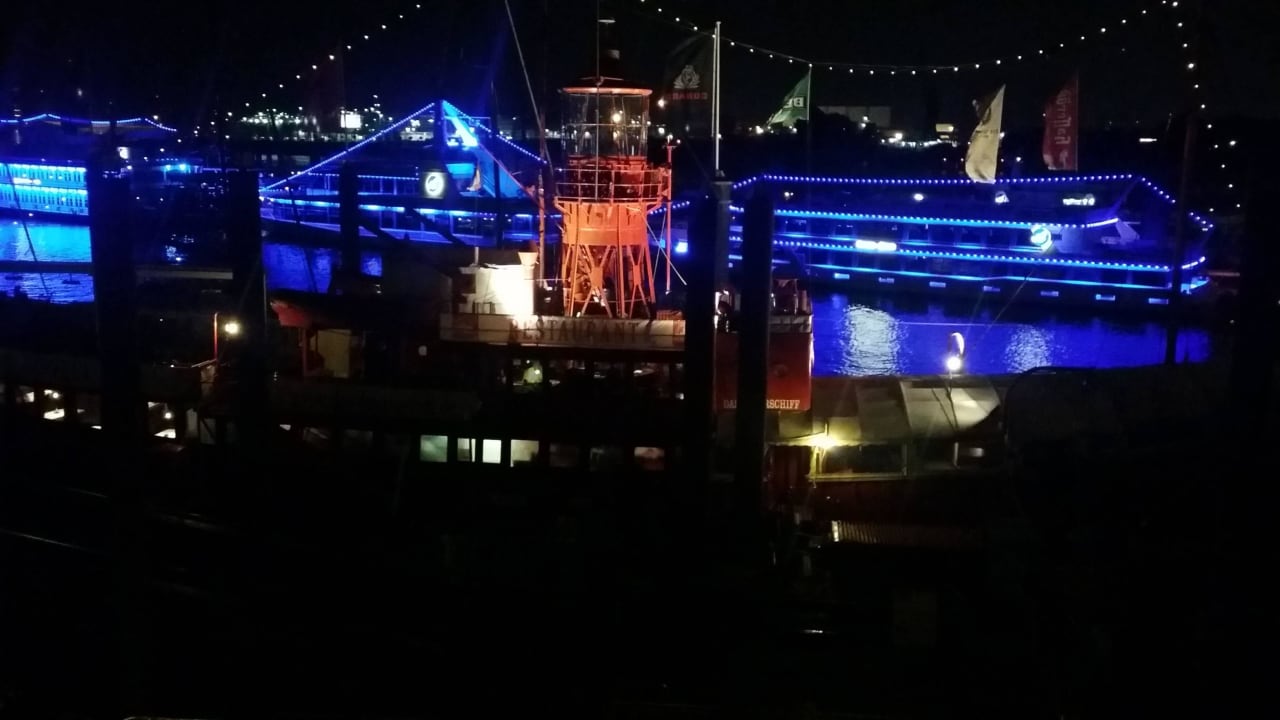 Das Feruerschiff  Hotel Feuerschiff im City Sporthafen
