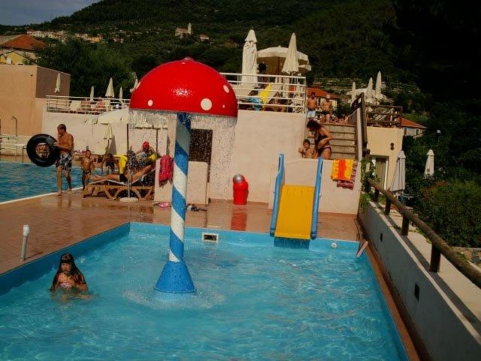 Kinder Pool Il Villagio Di Giuele Residenza