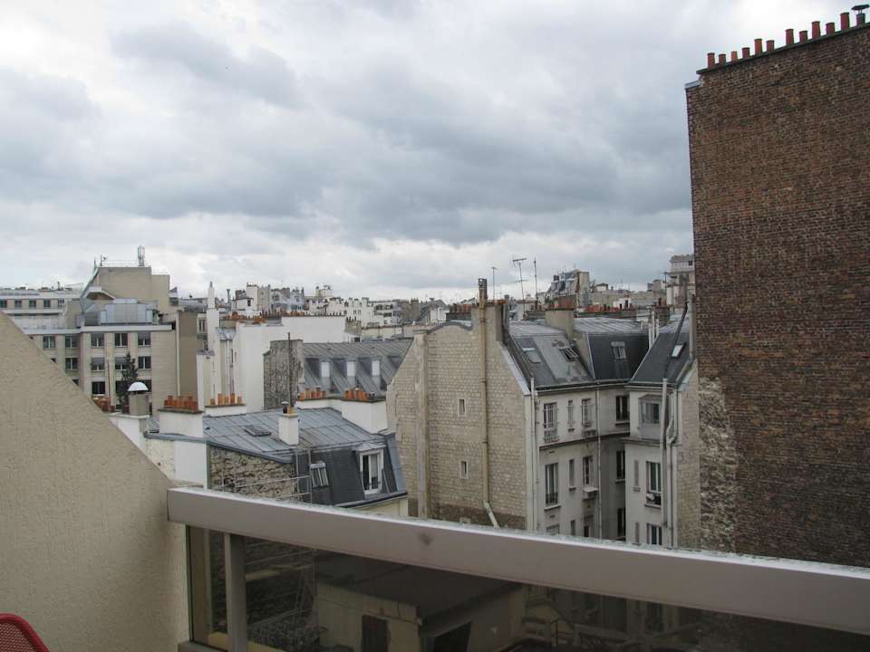 Ausblick vom Balkon im achten Stock (Einzelzimmer) Hotel Mercure Paris Arc de Triomphe Etoile