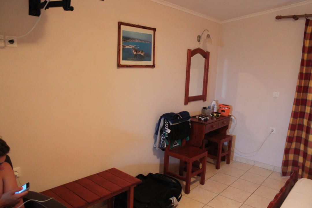 Toaletka Studios Pahnis