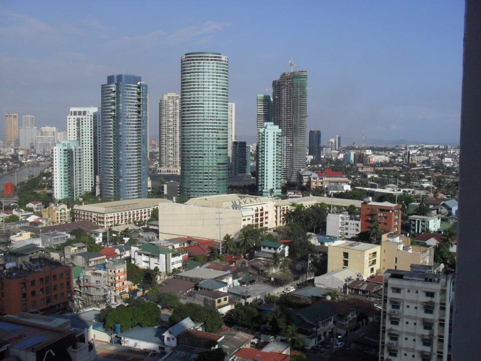 Blick auf Makati City ohne Smog Makati Prime Tower Suites