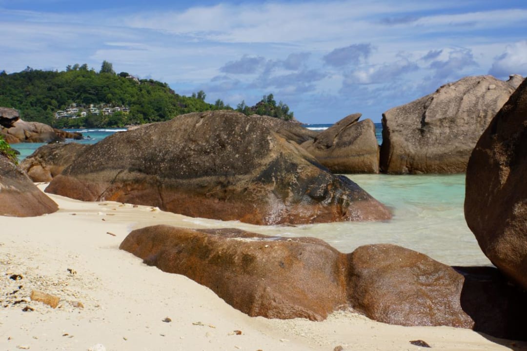 Die berühmten Steine  Kempinski Seychelles Resort