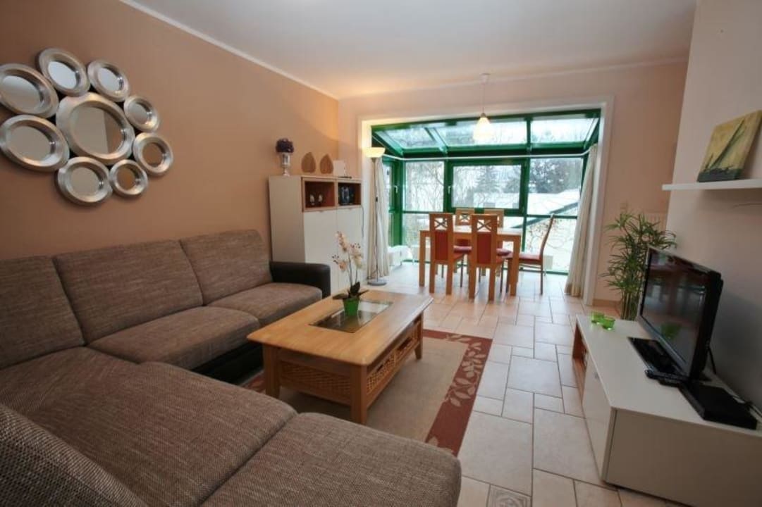 Ostseeallee 32b Wohnzimmer  Ostseeallee 32b Ostseeallee 32b 2-2