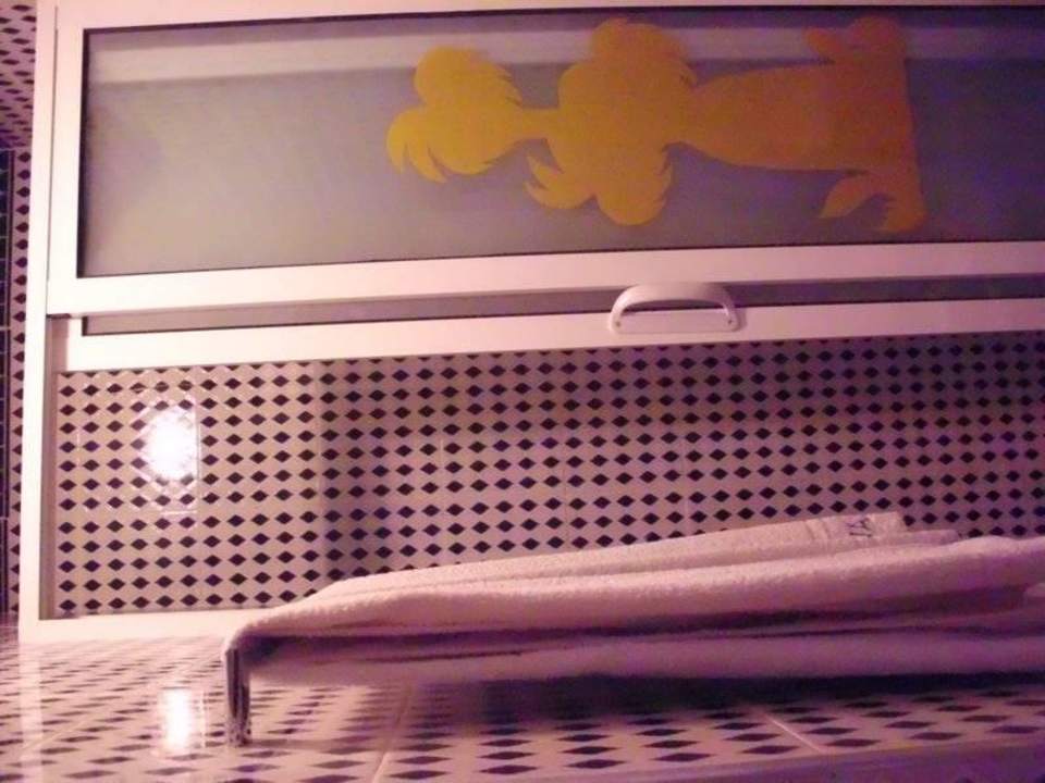 Dusche mit seeehr schmalem Einstieg Residenz Amwaj