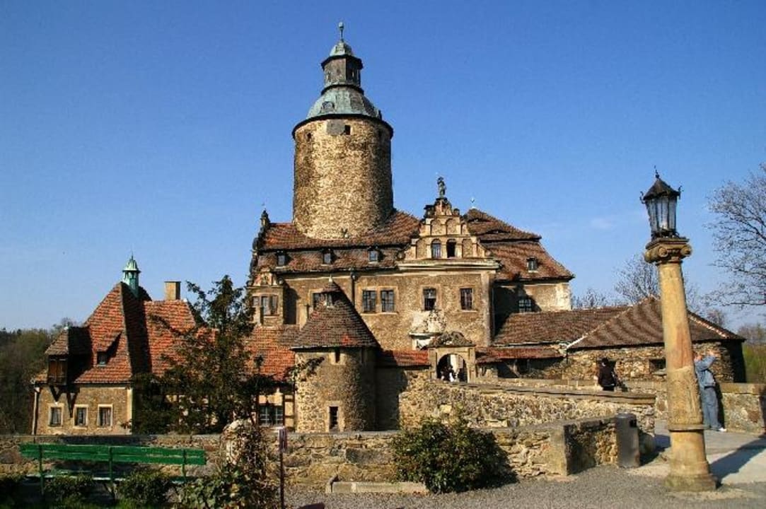 Widok zamku z podjazdu Hotel Zamek Czocha