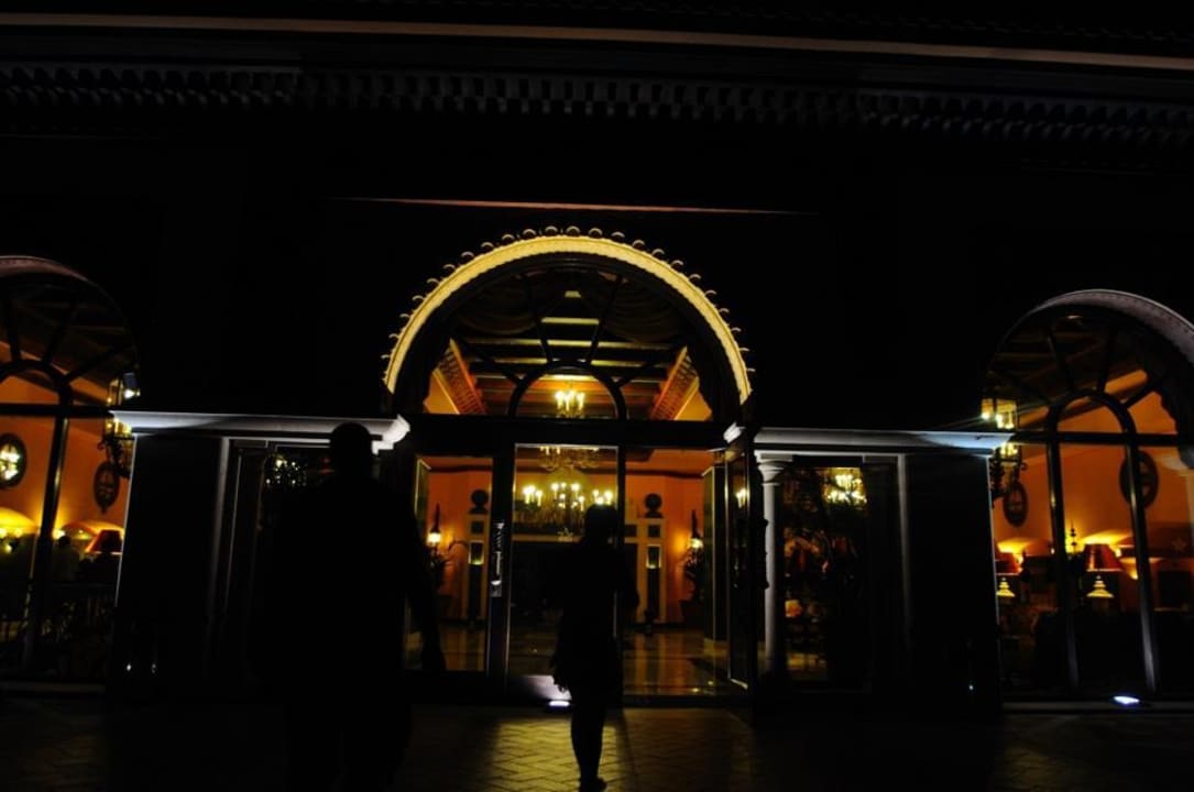 Vchod z bočnej strany Iberostar Waves Málaga Playa