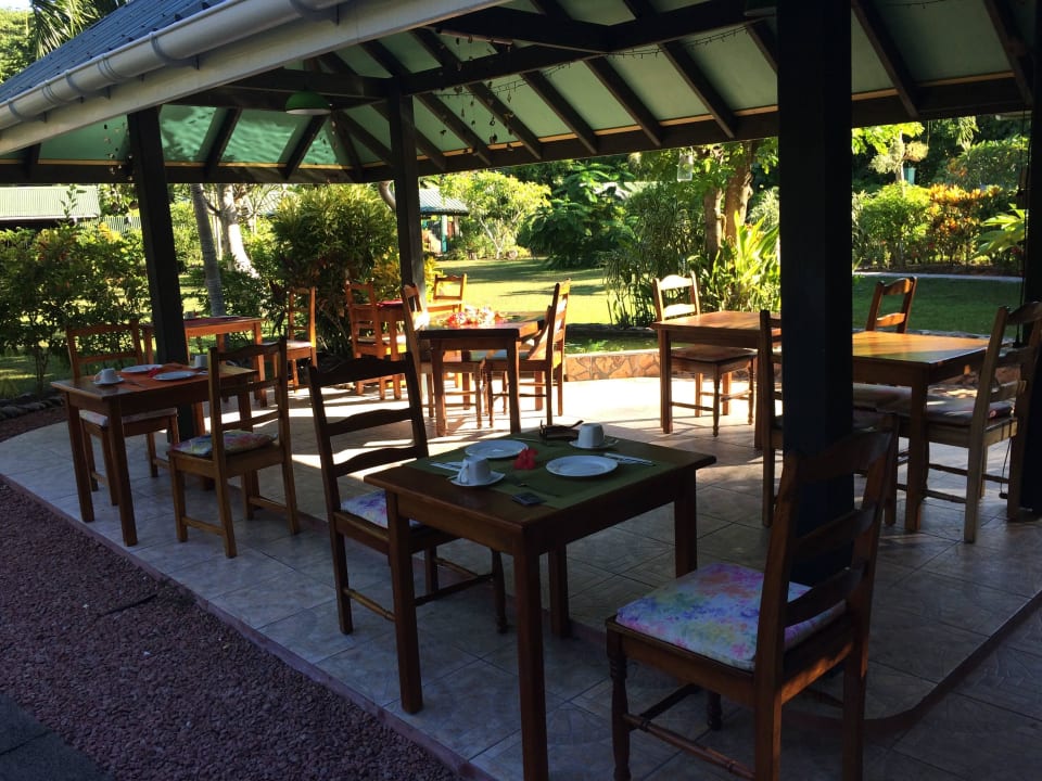 Außenrestaurant mitten im Garten La Diguoise