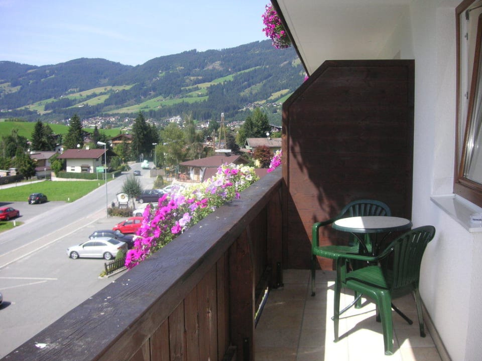 Blick zur Straße Richtung Zentrum Lifthotel