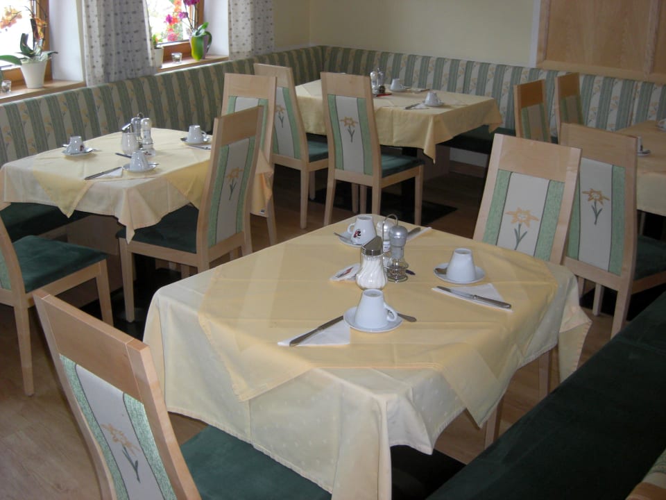 Ein weiterer, kleiner Frühstücksraum Hotel Schneeberger