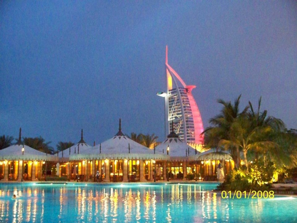 Pool bei Nacht Jumeirah Al Qasr