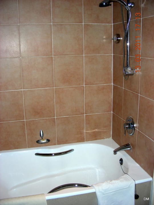 Badewanne und extra Dusche Grand Hotel Excelsior Malta