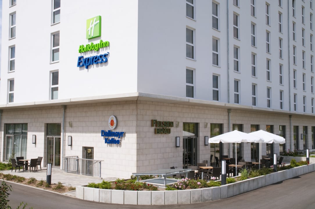 Außenansicht Holiday Inn Express Nürnberg - Schwabach