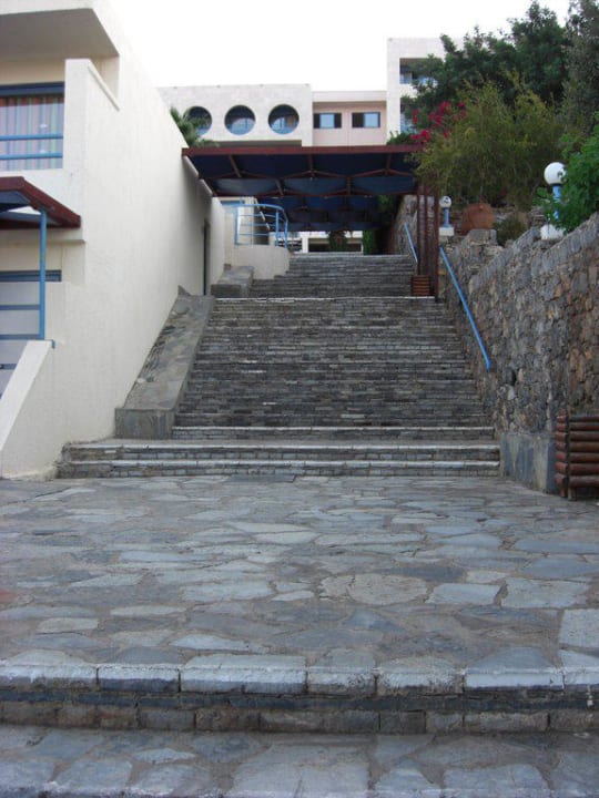 Steile Treppe hoch zur Lobby oder zum Restaurant Royal & Imperial Belvedere Resort