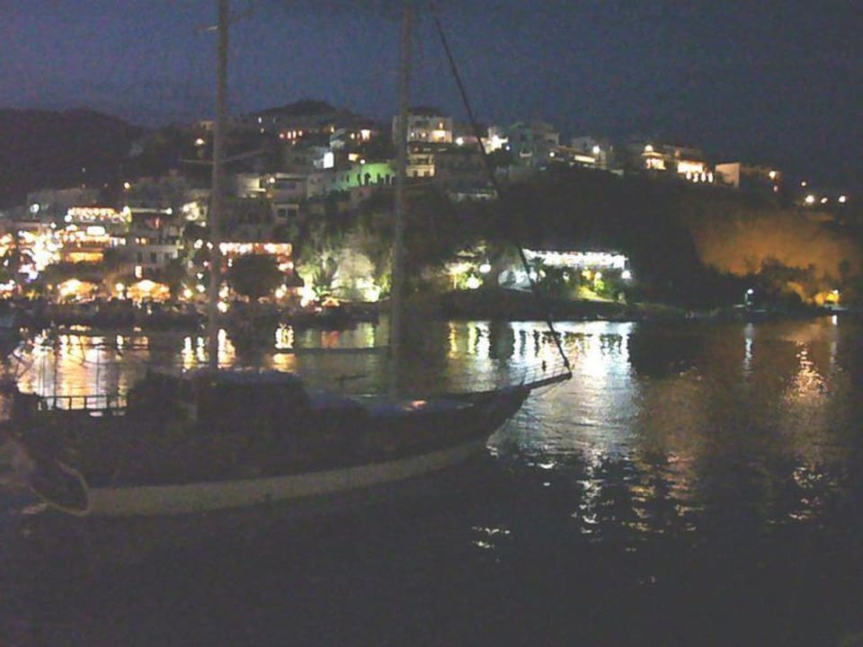 Bei Nacht Hotel Kalypso