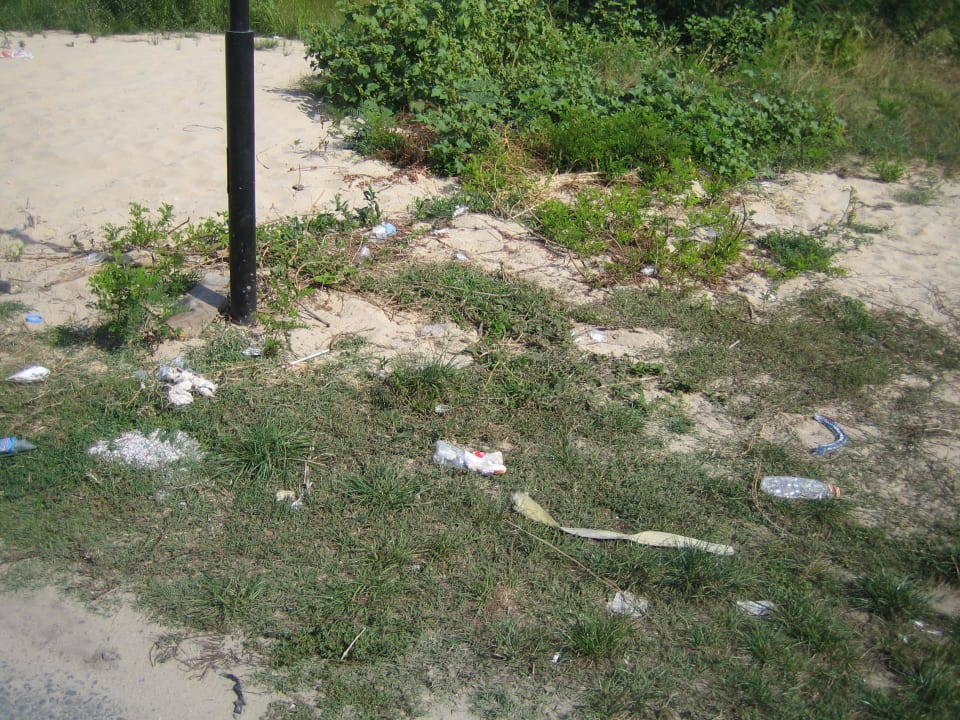 Müll , Weg zum Strand HI Hotels Imperial Resort