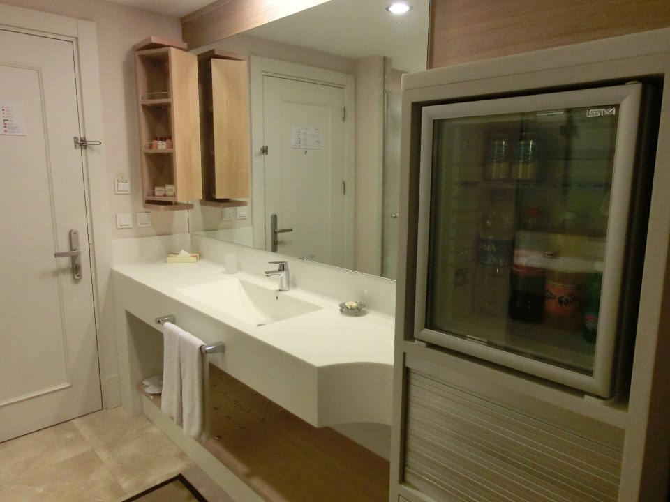 Waschtisch und Minibar Sentido Trendy Verbena Beach