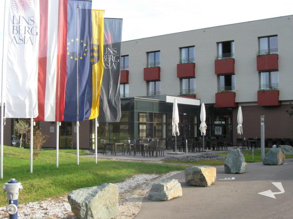 Zufahrt zum Eingangsbereich Linsberg Asia Hotel & Spa