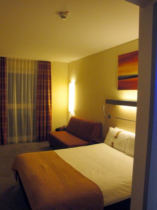 Bett und Sitzsofa Holiday Inn Express Nürnberg - Schwabach