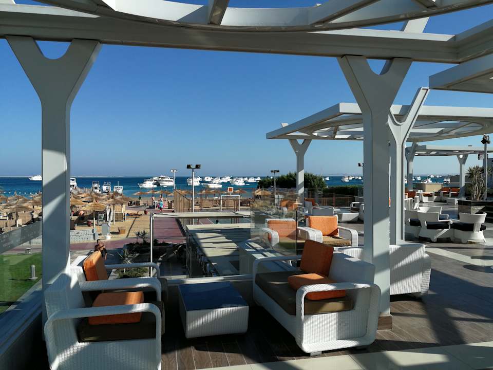 Skybar direkt am Strand. Hier hat man vor allem am Abend ein Pickalbatros White Beach Resort - Hurghada
