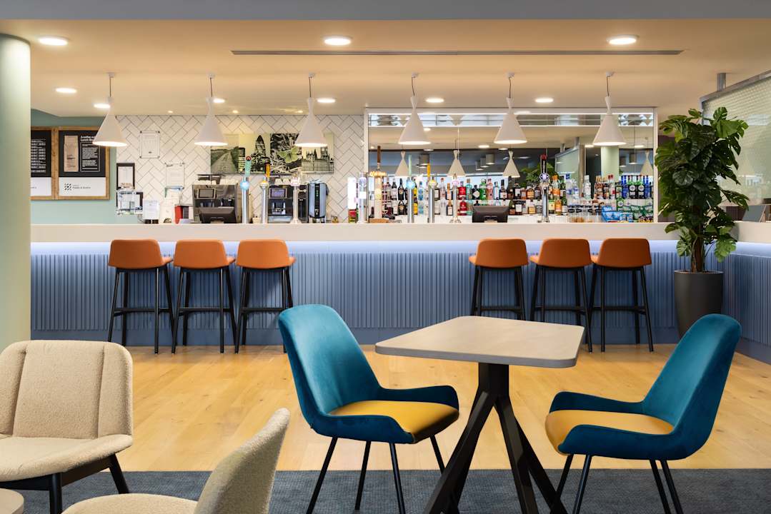 Gastro Hampton by Hilton London Gatwick Airport