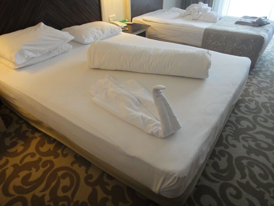 Dekoriertes Bett nach Zimmerreinigung Aydinbey Kings Palace & Spa