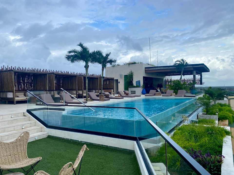 Pool Aloft Tulum